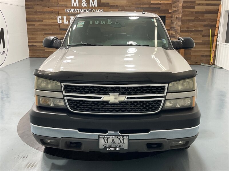 2005 Chevrolet Silverado 2500 LT Crew Cab 4X4 / 8.1L V8 / Leather / 96K MILES  / RUST FREE / Excel Cond - Photo 6 - Gladstone, OR 97027