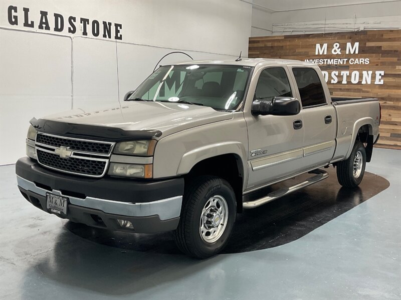 2005 Chevrolet Silverado 2500 LT Crew Cab 4X4 / 8.1L V8 / Leather / 96K MILES  / RUST FREE / Excel Cond - Photo 1 - Gladstone, OR 97027