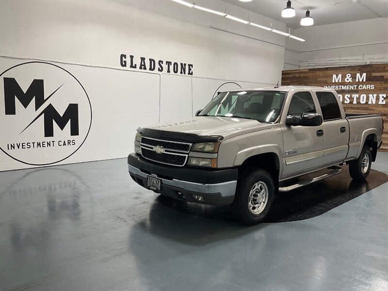 2005 Chevrolet Silverado 2500 LT Crew Cab 4X4 / 8.1L V8 / Leather / 96K MILES  / RUST FREE / Excel Cond - Photo 5 - Gladstone, OR 97027