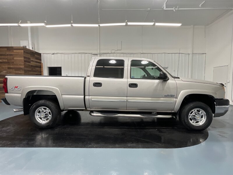 2005 Chevrolet Silverado 2500 LT Crew Cab 4X4 / 8.1L V8 / Leather / 96K MILES  / RUST FREE / Excel Cond - Photo 4 - Gladstone, OR 97027