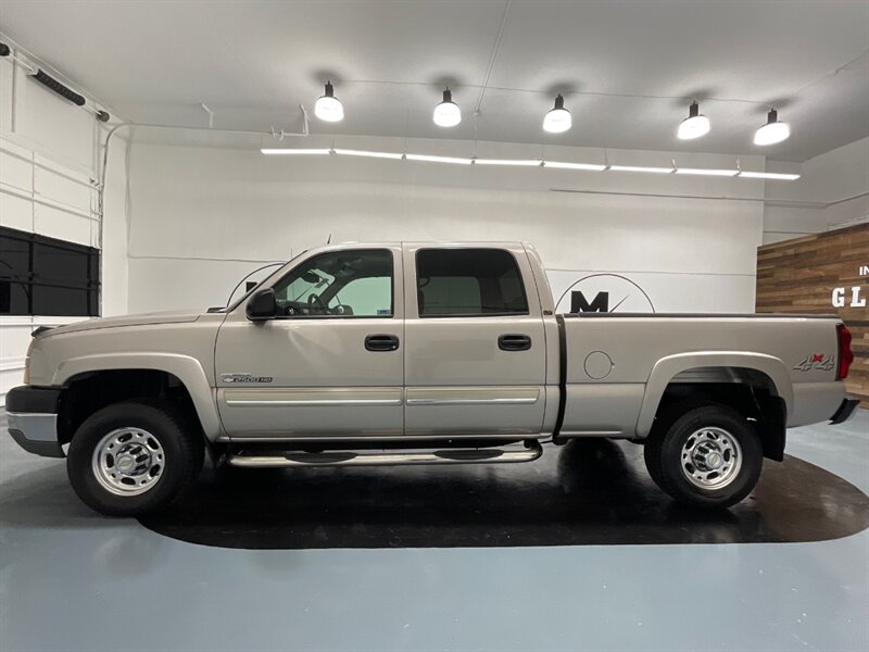 2005 Chevrolet Silverado 2500 LT Crew Cab 4X4 / 8.1L V8 / Leather / 96K MILES  / RUST FREE / Excel Cond - Photo 3 - Gladstone, OR 97027