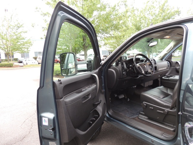 2010 Chevrolet Silverado 2500 Z71 / 4X4 / 6.6L DURAMAX Diesel / ALLISON / LIFTED   - Photo 16 - Portland, OR 97217