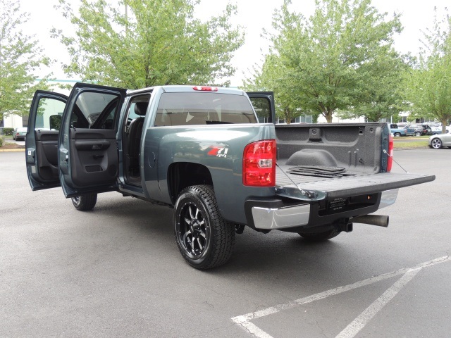 2010 Chevrolet Silverado 2500 Z71 / 4X4 / 6.6L DURAMAX Diesel / ALLISON / LIFTED   - Photo 11 - Portland, OR 97217