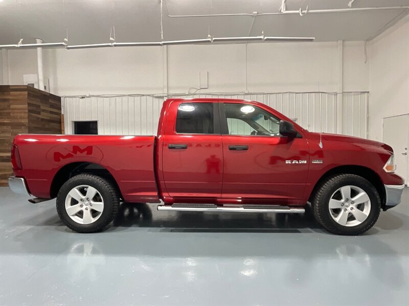 2009 Dodge Ram 1500 SLT Quad Cab 4X4 / 5.7L V8 / NEW TIRES / ZERO RUST  / LOCAL TRUCK / Power Seats / Towing Pkg - Photo 4 - Gladstone, OR 97027