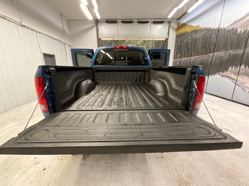 2005 Dodge Ram 3500 Laramie 4X4 / 5.9L CUMMINS DIESEL  / LIFTED  / Leather / RUST FREE - Photo 12 - Gladstone, OR 97027