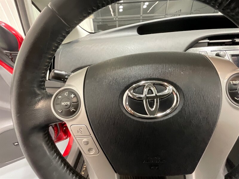 2010 Toyota Prius IV Tech Pkg / 1-OWNER / 45,000 MILES  / Leather & Navigation - Photo 44 - Gladstone, OR 97027