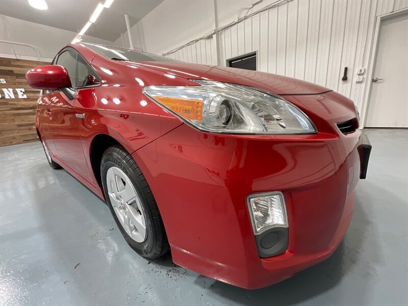 2010 Toyota Prius IV Tech Pkg / 1-OWNER / 45,000 MILES  / Leather & Navigation - Photo 50 - Gladstone, OR 97027