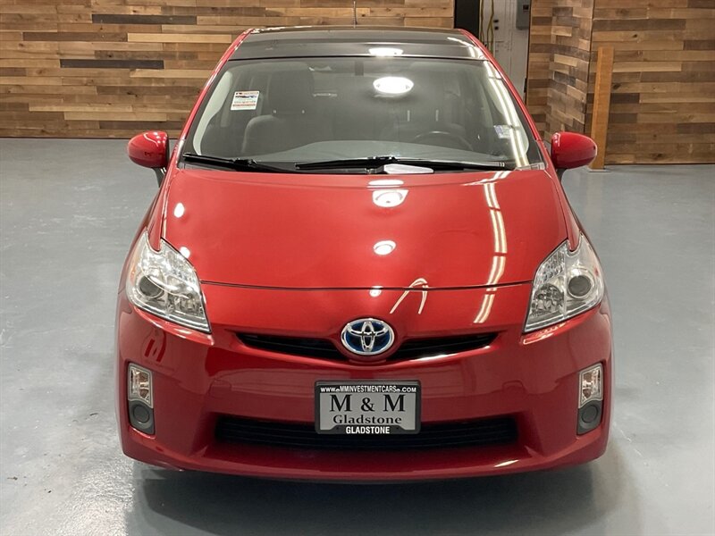 2010 Toyota Prius IV Tech Pkg / 1-OWNER / 45,000 MILES  / Leather & Navigation - Photo 5 - Gladstone, OR 97027