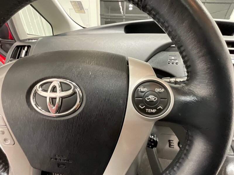 2010 Toyota Prius IV Tech Pkg / 1-OWNER / 45,000 MILES  / Leather & Navigation - Photo 45 - Gladstone, OR 97027