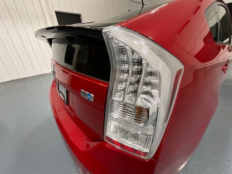 2010 Toyota Prius IV Tech Pkg / 1-OWNER / 45,000 MILES  / Leather & Navigation - Photo 26 - Gladstone, OR 97027