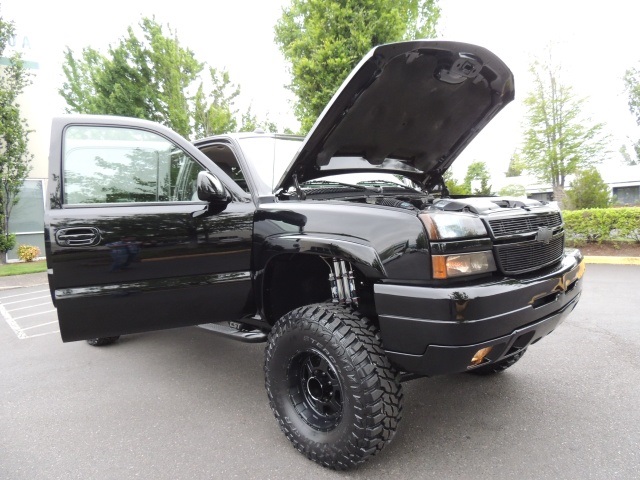 2005 Chevrolet Silverado 2500 LT / 4X4 / 6.6L Duramax Diesel / LIFTED LIFTED   - Photo 31 - Portland, OR 97217