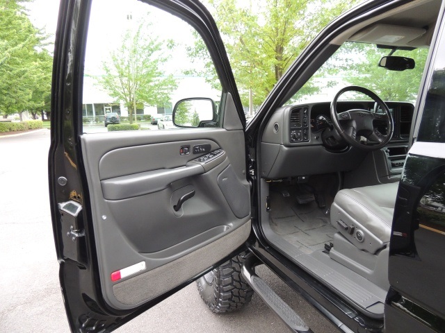 2005 Chevrolet Silverado 2500 LT / 4X4 / 6.6L Duramax Diesel / LIFTED LIFTED   - Photo 13 - Portland, OR 97217