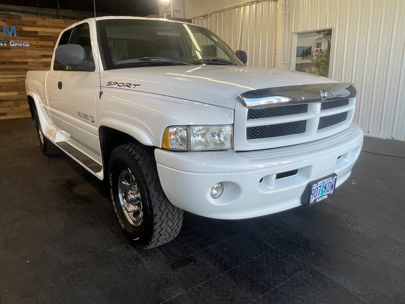 2000 Dodge Ram 1500 SLT 4dr 4X4 / 5.9L V   - Photo 2 - Gladstone, OR 97027