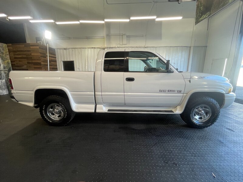 2000 Dodge Ram 1500 SLT 4dr 4X4 / 5.9L V   - Photo 4 - Gladstone, OR 97027