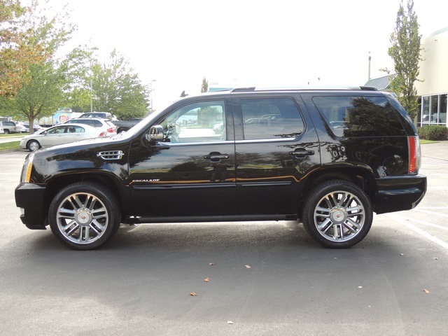 2013 Cadillac Escalade Premium / AWD / LOADED / 1-OWNER   - Photo 3 - Portland, OR 97217