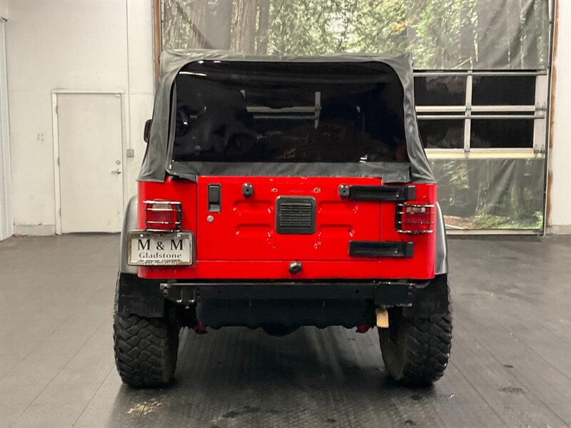 2005 Jeep Wrangler Rubicon 2Dr 4X4 / 4.0L 6Cyl / 6-SPEED / LIFTED  BRAND NEW TOP / LIFTED w/ MUD TIRES / WINCH & GRILL GUARD / SHARP & CLEAN !! - Photo 6 - Gladstone, OR 97027