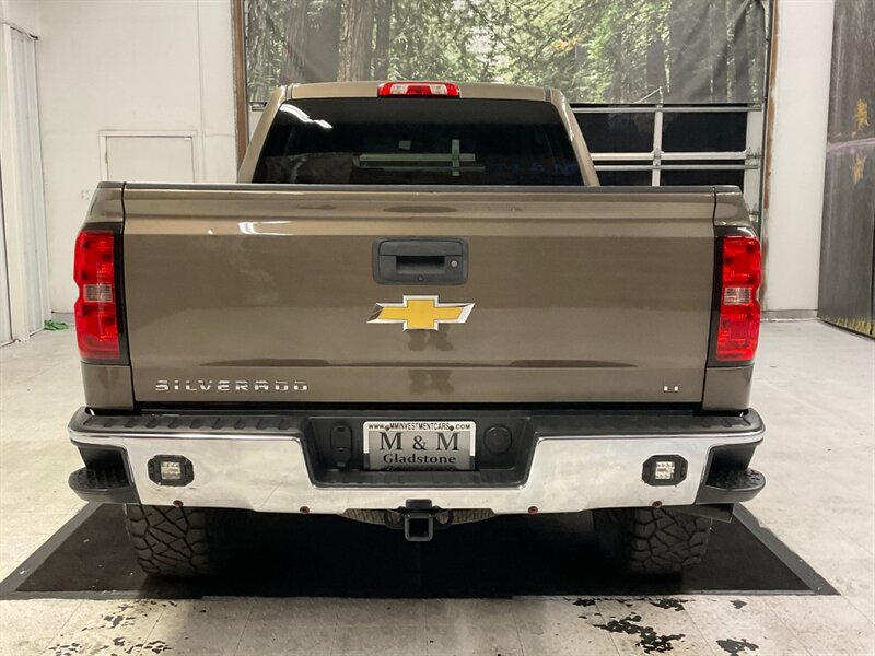 2015 Chevrolet Silverado 1500 LT Double Cab 4X4 / 5.3L V8 / LIFTED & CUSTOM  / LIFTED w. 35 " Tires & 18 " Fuel Wheels / 75K MILES - Photo 6 - Gladstone, OR 97027