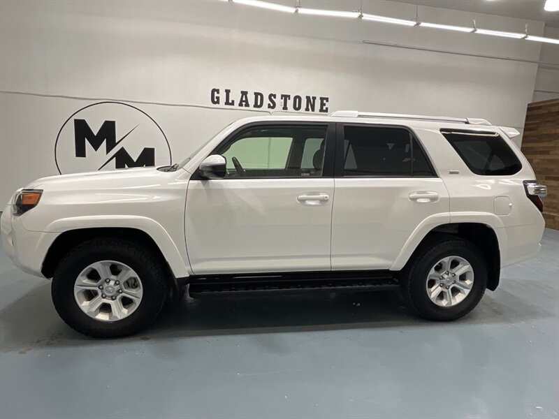 2014 Toyota 4Runner SR5 4X4 / 3RD ROW SEAT / 1-OWNER LOCAL / SUNROOF  / LOCAL SUV w. ZERO RUST - Photo 3 - Gladstone, OR 97027