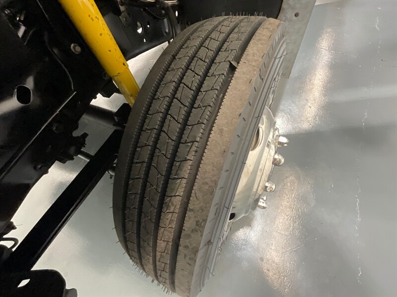 2001 Ford F-550 SUPER DUTY Regular Cab 7.3L DIESEL /DUALLY/6-SPEED /6-NEW TIRES / ZERO RUST / FLAT BED /12 FT BED with 8 FT WIDE - Photo 24 - Gladstone, OR 97027
