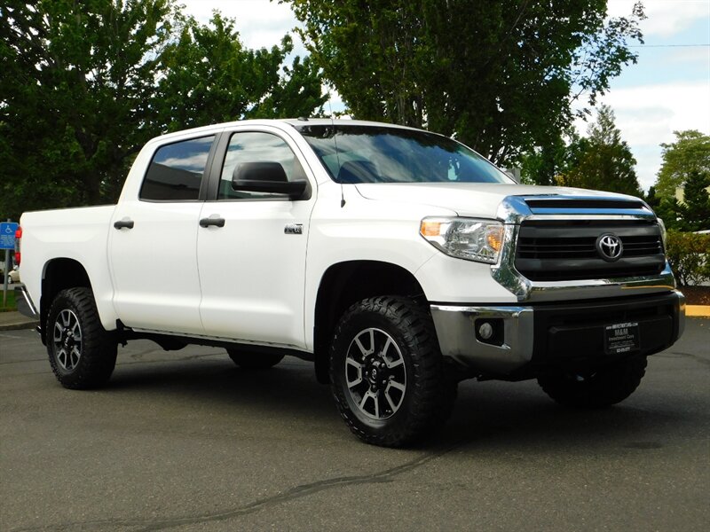 2014 Toyota Tundra SR5 CrewMax 4X4 5.7L / Leather / Camera /LIFTED