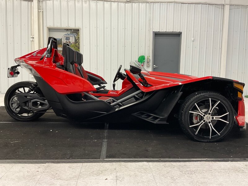 2015 POLARIS slingshot 2Dr / 6-SPEED MANUAL / 8,000 MILES   - Photo 4 - Gladstone, OR 97027