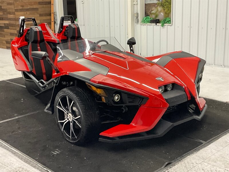 2015 POLARIS slingshot 2Dr / 6-SPEED MANUAL / 8,000 MILES   - Photo 2 - Gladstone, OR 97027