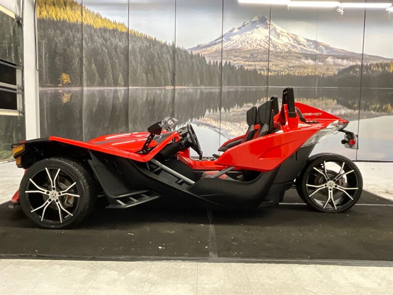 2015 POLARIS slingshot 2Dr / 6-SPEED MANUAL / 8,000 MILES   - Photo 3 - Gladstone, OR 97027