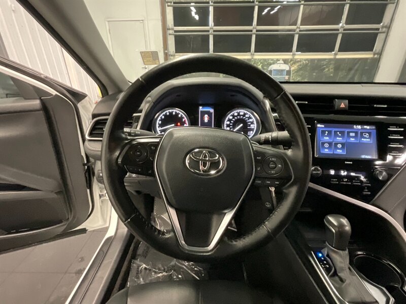 2020 Toyota Camry SE Sedan / 2.5L / 1-OWNER / 18,000 MILES  Backup Camera / LIKE NEW / LOCAL - Photo 19 - Gladstone, OR 97027