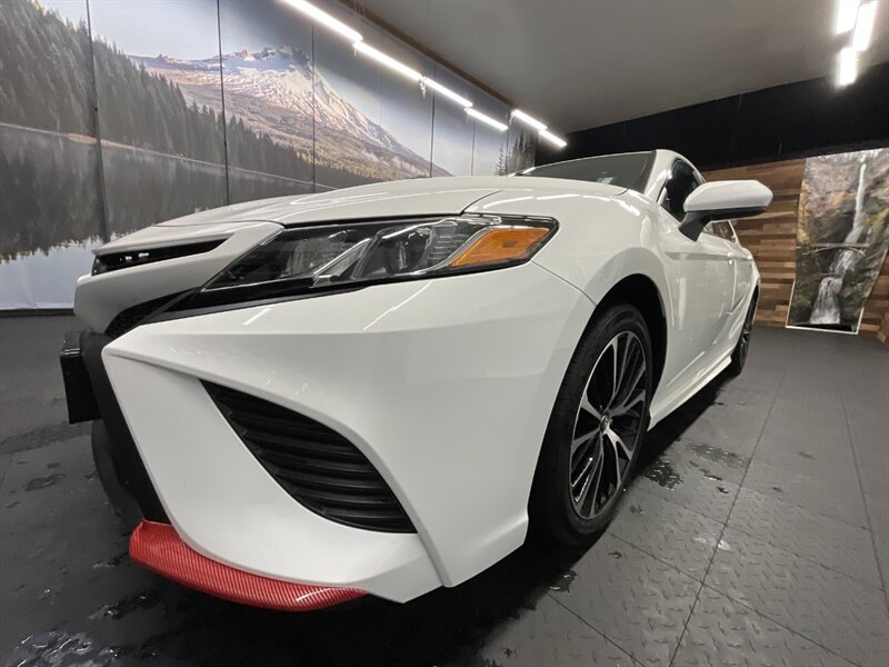 2020 Toyota Camry SE Sedan / 2.5L / 1-OWNER / 18,000 MILES  Backup Camera / LIKE NEW / LOCAL - Photo 9 - Gladstone, OR 97027