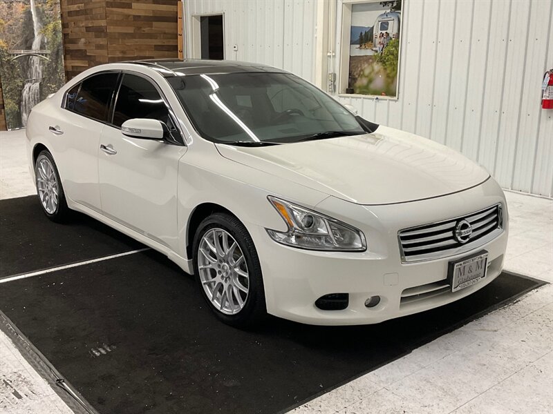 2012 Nissan Maxima 3.5 SV / Leather Heated seats /Navigation & Camera  / Sunroof / Technology Pkg / ONLY 70,000 MILES - Photo 2 - Gladstone, OR 97027