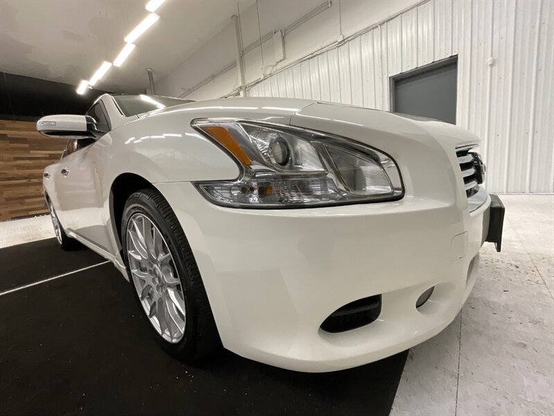 2012 Nissan Maxima 3.5 SV / Leather Heated seats /Navigation & Camera  / Sunroof / Technology Pkg / ONLY 70,000 MILES - Photo 9 - Gladstone, OR 97027