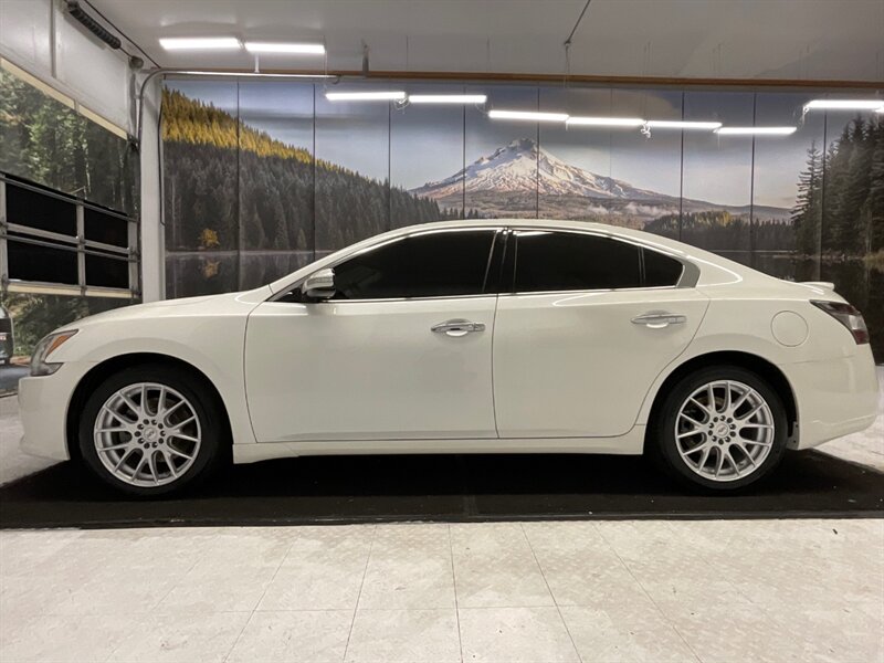 2012 Nissan Maxima 3.5 SV / Leather Heated seats /Navigation & Camera  / Sunroof / Technology Pkg / ONLY 70,000 MILES - Photo 3 - Gladstone, OR 97027