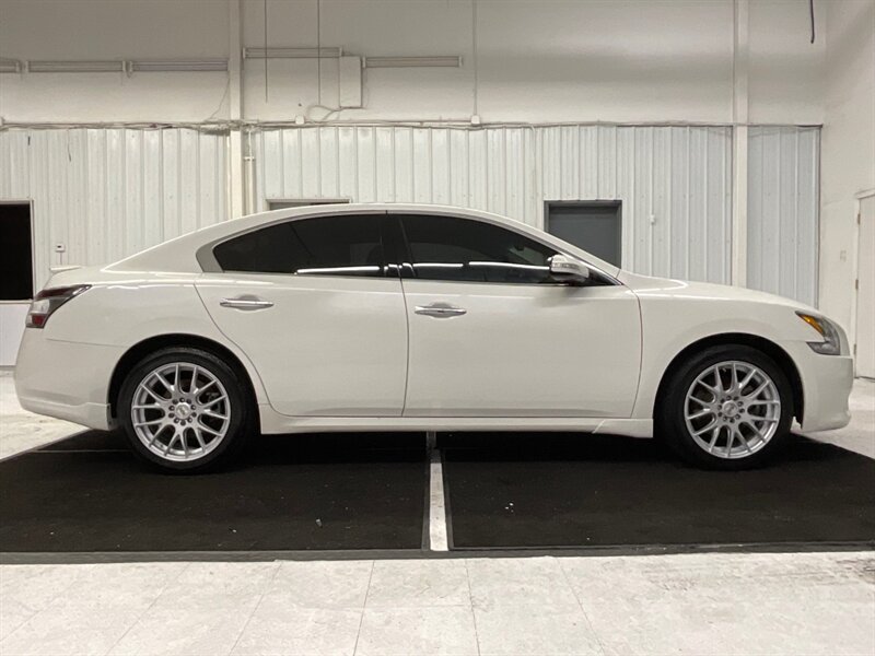 2012 Nissan Maxima 3.5 SV / Leather Heated seats /Navigation & Camera  / Sunroof / Technology Pkg / ONLY 70,000 MILES - Photo 4 - Gladstone, OR 97027