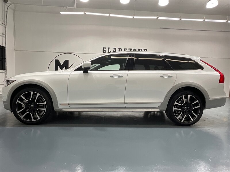 2018 Volvo V90 Cross Country T6 Volvo Ocean Race AWD / Pano Sunroof/ 57K MILES / Leather Heated Seats / BLIS / Adaptive Cruise / Camera - Photo 3 - Gladstone, OR 97027