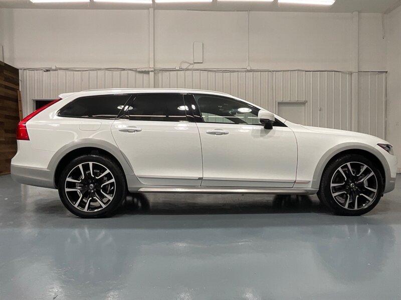 2018 Volvo V90 Cross Country T6 Volvo Ocean Race AWD / Pano Sunroof/ 57K MILES / Leather Heated Seats / BLIS / Adaptive Cruise / Camera - Photo 4 - Gladstone, OR 97027