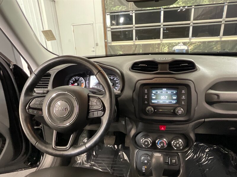 2017 Jeep Renegade Altitude 4X4 / Backu   - Photo 20 - Gladstone, OR 97027