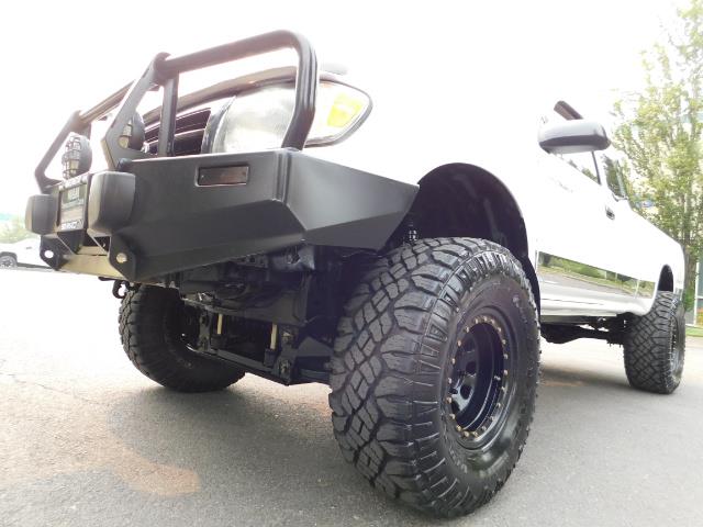 2000 Toyota Tacoma SR5 V6 / 4X4 / 5-SPEED MANUAL / LIFTED LIFTED   - Photo 9 - Portland, OR 97217