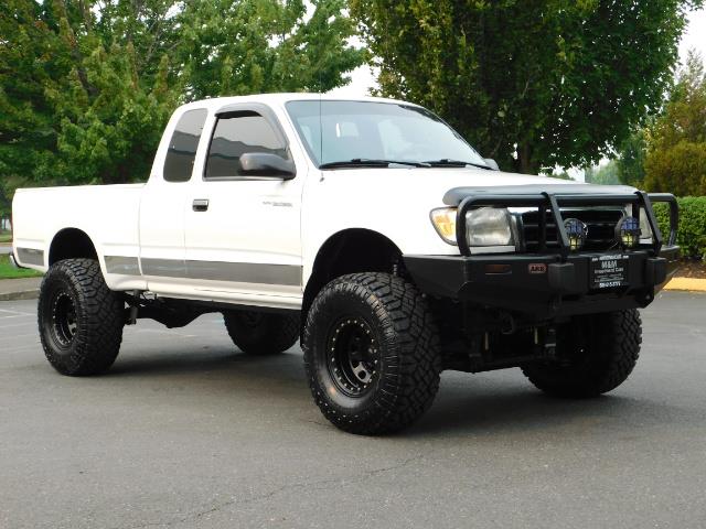 2000 Toyota Tacoma SR5 V6 / 4X4 / 5-SPEED MANUAL / LIFTED LIFTED   - Photo 2 - Portland, OR 97217