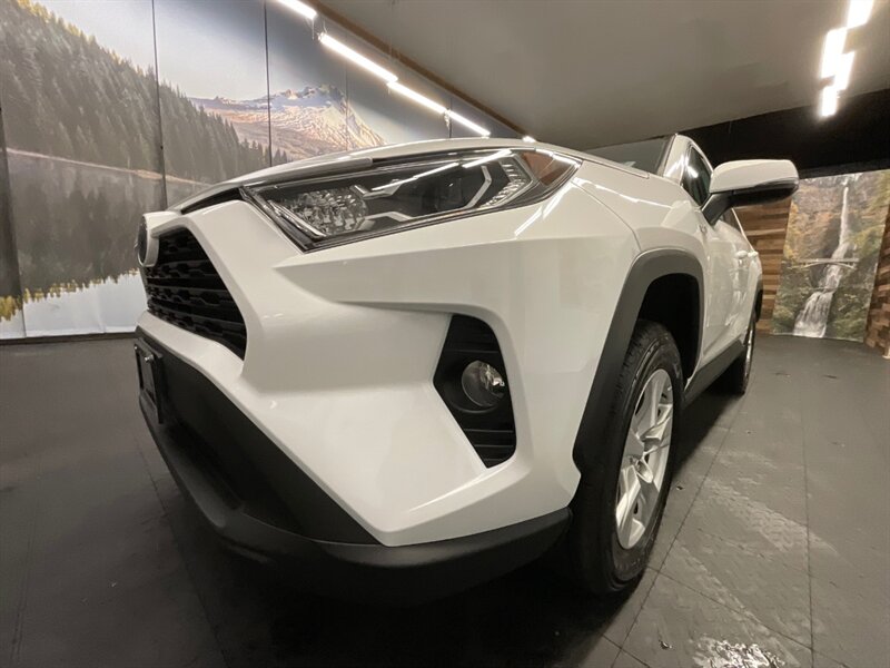 2021 Toyota RAV4 HYBRID XLE AWD / Heated Seats / ONLY 5,000 MILES  1-OWNER / LIKE NEW CONDITION / Cold Weather Pkg / Backup Camera - Photo 9 - Gladstone, OR 97027