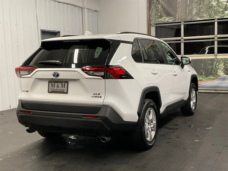 2021 Toyota RAV4 HYBRID XLE AWD / Heated Seats / ONLY 5,000 MILES  1-OWNER / LIKE NEW CONDITION / Cold Weather Pkg / Backup Camera - Photo 7 - Gladstone, OR 97027