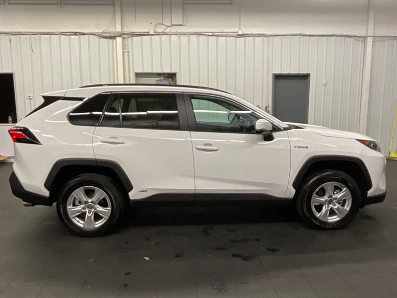 2021 Toyota RAV4 HYBRID XLE AWD / Heated Seats / ONLY 5,000 MILES  1-OWNER / LIKE NEW CONDITION / Cold Weather Pkg / Backup Camera - Photo 4 - Gladstone, OR 97027