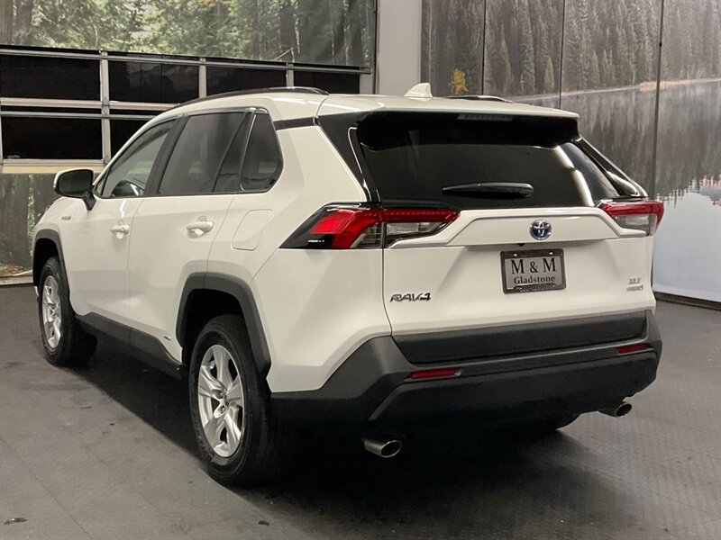 2021 Toyota RAV4 HYBRID XLE AWD / Heated Seats / ONLY 5,000 MILES  1-OWNER / LIKE NEW CONDITION / Cold Weather Pkg / Backup Camera - Photo 8 - Gladstone, OR 97027