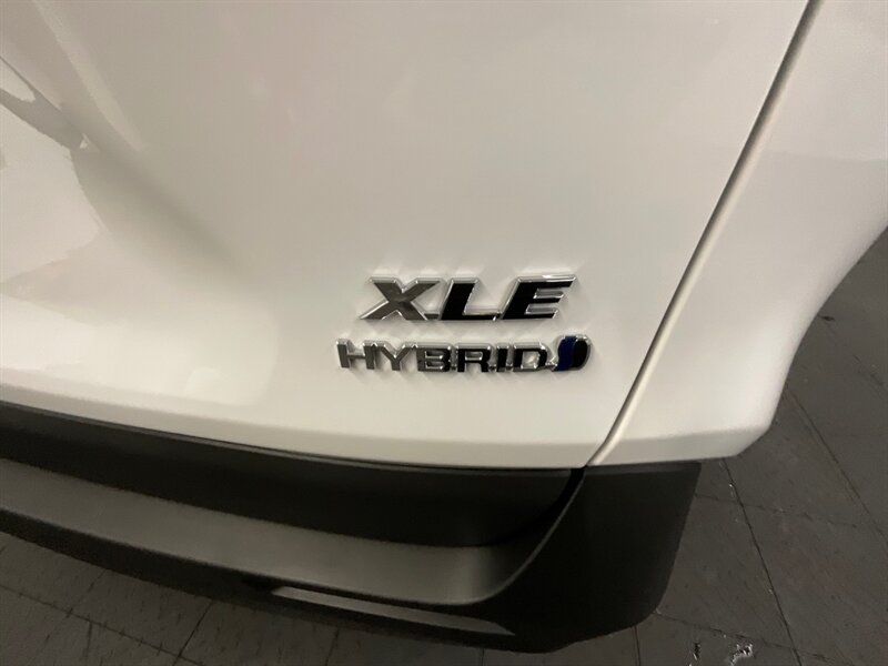 2021 Toyota RAV4 HYBRID XLE AWD / Heated Seats / ONLY 5,000 MILES  1-OWNER / LIKE NEW CONDITION / Cold Weather Pkg / Backup Camera - Photo 27 - Gladstone, OR 97027