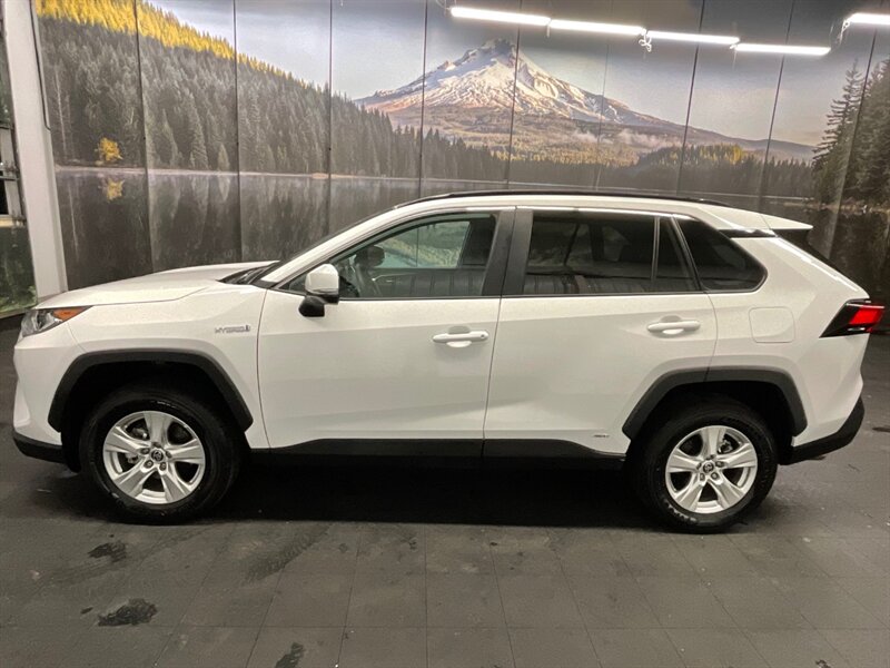 2021 Toyota RAV4 HYBRID XLE AWD / Heated Seats / ONLY 5,000 MILES  1-OWNER / LIKE NEW CONDITION / Cold Weather Pkg / Backup Camera - Photo 3 - Gladstone, OR 97027