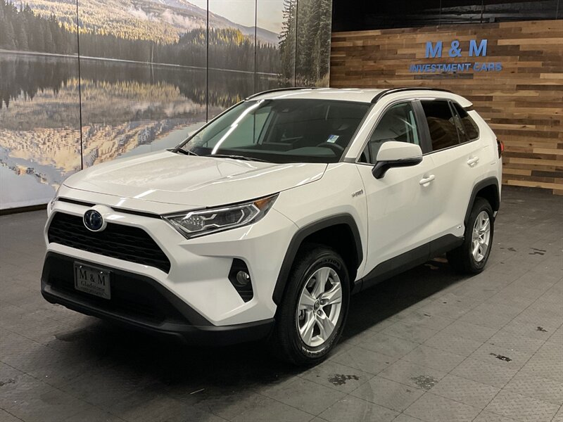 2021 Toyota RAV4 HYBRID XLE AWD / Heated Seats / ONLY 5,000 MILES  1-OWNER / LIKE NEW CONDITION / Cold Weather Pkg / Backup Camera - Photo 1 - Gladstone, OR 97027