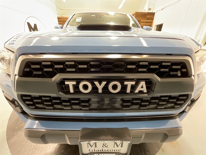 2018 Toyota Tacoma TRD Pro Double Cab 4X4 / 6-SPEED MANUAL / Tech Pkg  / ZERO RUST - Photo 12 - Gladstone, OR 97027