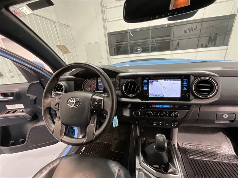 2018 Toyota Tacoma TRD Pro Double Cab 4X4 / 6-SPEED MANUAL / Tech Pkg  / ZERO RUST - Photo 19 - Gladstone, OR 97027