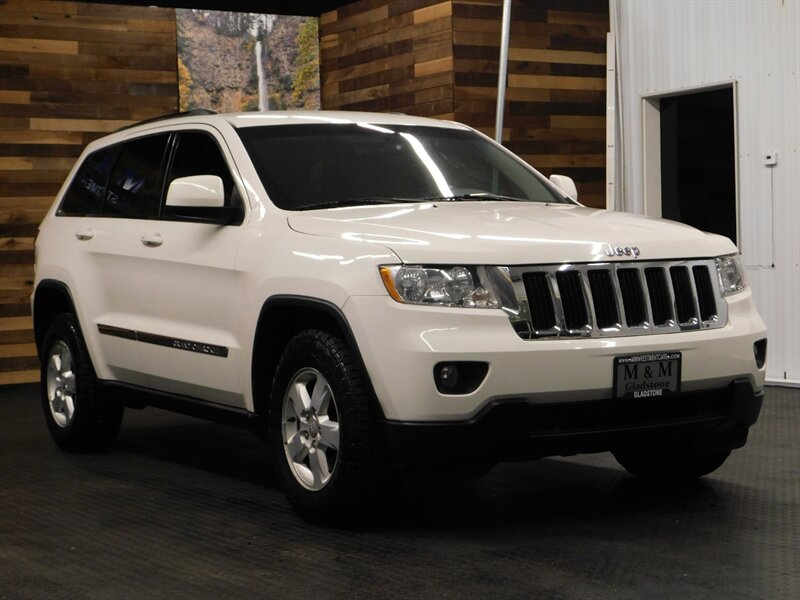 2011 Jeep Grand Cherokee Laredo 4X4 / V6 / LO   - Photo 2 - Gladstone, OR 97027