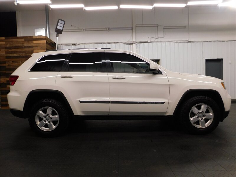 2011 Jeep Grand Cherokee Laredo 4X4 / V6 / LO   - Photo 4 - Gladstone, OR 97027