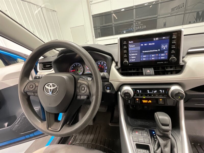 2019 Toyota RAV4 XLE Sport Utility / Sunroof / Heated Seats  / Backup Camera / Excel Cond - Photo 17 - Gladstone, OR 97027